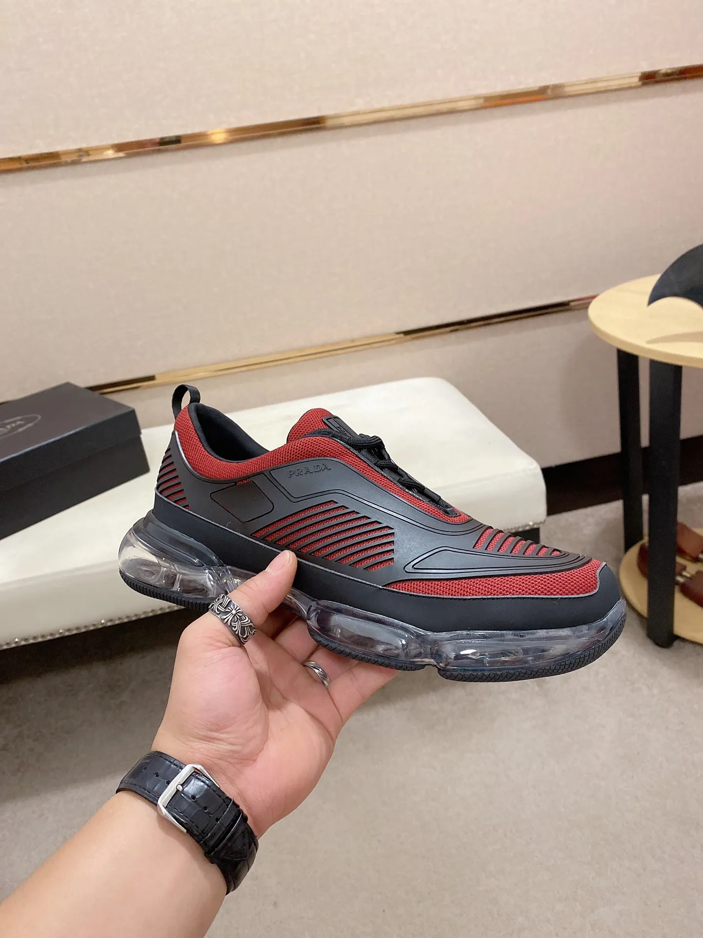 Factory price: 640💰 ✔️✔️✔️High-quality new PRADA counters are launched simultaneously. The new men's shoes and 😘fabric are made of high-tech glue-spraying technology. Lining: Full cowhide lining. 👍🏿 High-end ☄️ air-cushion molded anti-slip rubber outsole, exquisite lines, simple and elegant, comfortable and high-end for leisure travel. Code number: 38 to 45